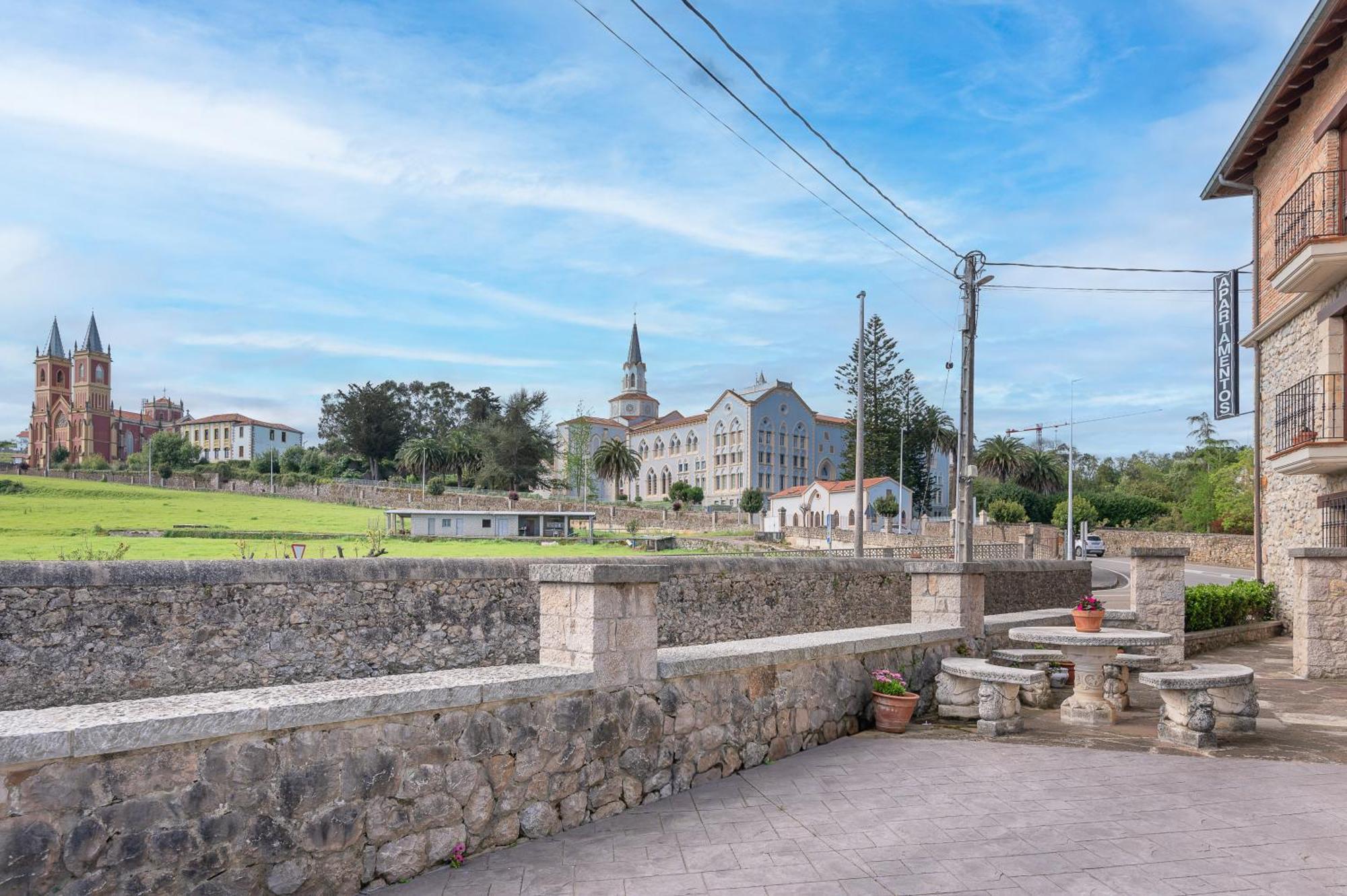 Cóbreces Apartamentos El Cruce De Moraton מראה חיצוני תמונה